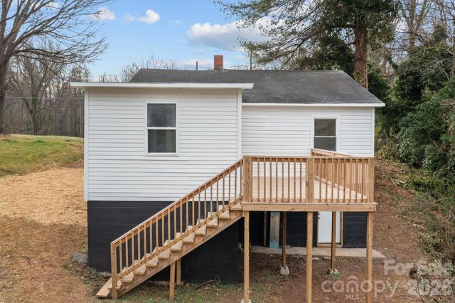 621 E Sharpe Street E, Statesville, NC 28677