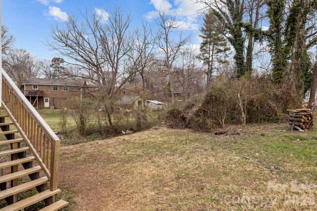 621 E Sharpe Street E, Statesville, NC 28677
