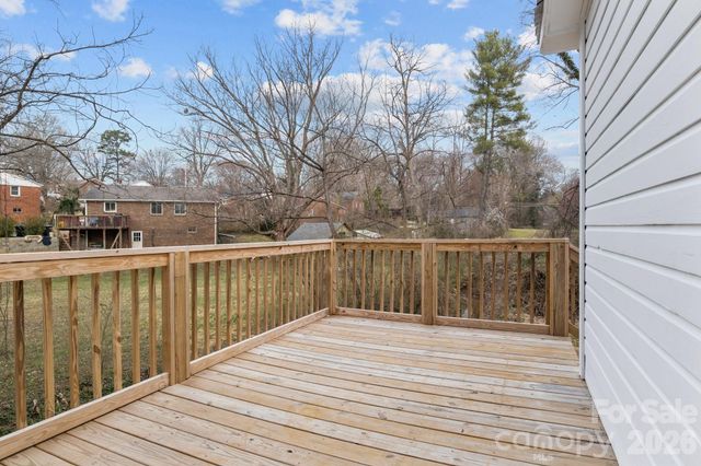 621 E Sharpe Street E, Statesville, NC 28677