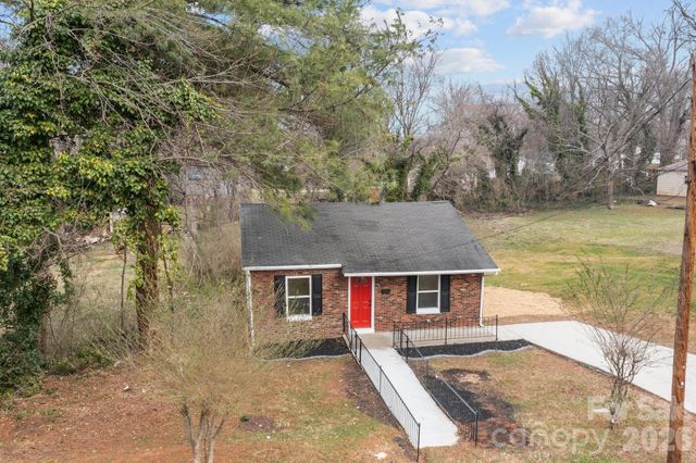 621 E Sharpe Street E, Statesville, NC 28677