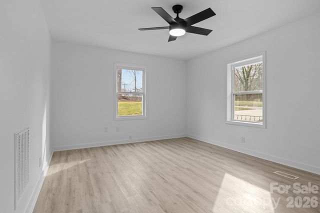 621 E Sharpe Street E, Statesville, NC 28677
