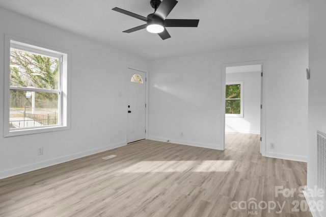 621 E Sharpe Street E, Statesville, NC 28677