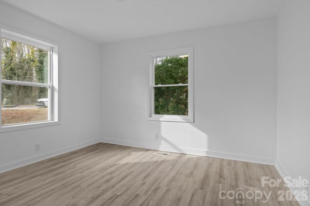 621 E Sharpe Street E, Statesville, NC 28677