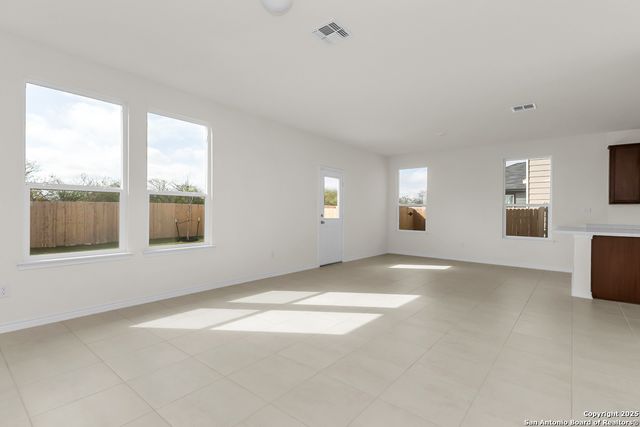 5218 BIG OAK RUN, Elmendorf, TX 78112