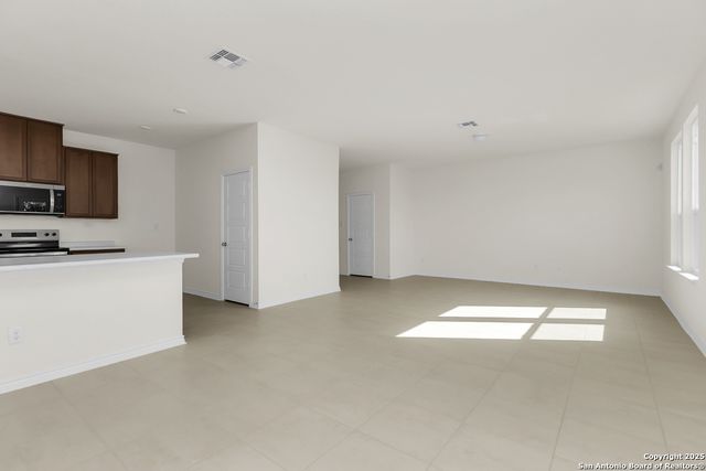 5218 BIG OAK RUN, Elmendorf, TX 78112