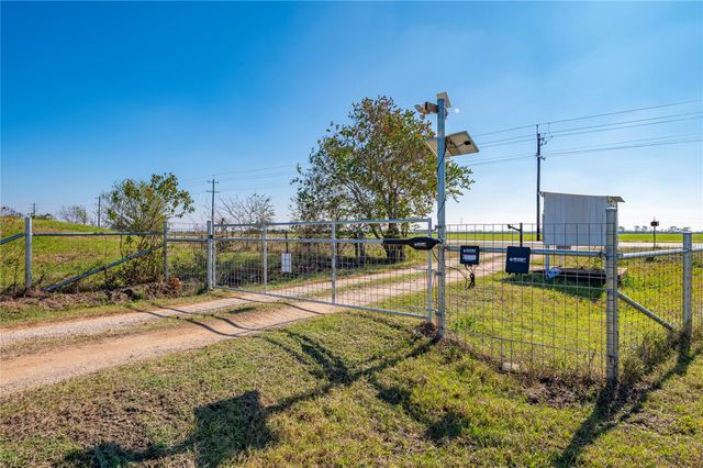 11301 S Fm 441 Road, Louise, TX 77455