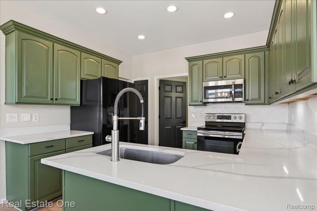 963 STONY LAKE, Oxford Charter Township, MI 48371