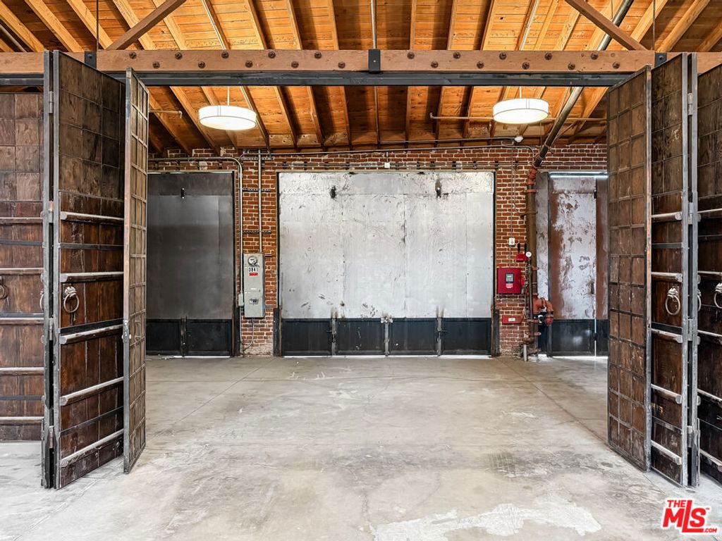 3841 Broadway Place, Los Angeles, CA 90037 — photo 2