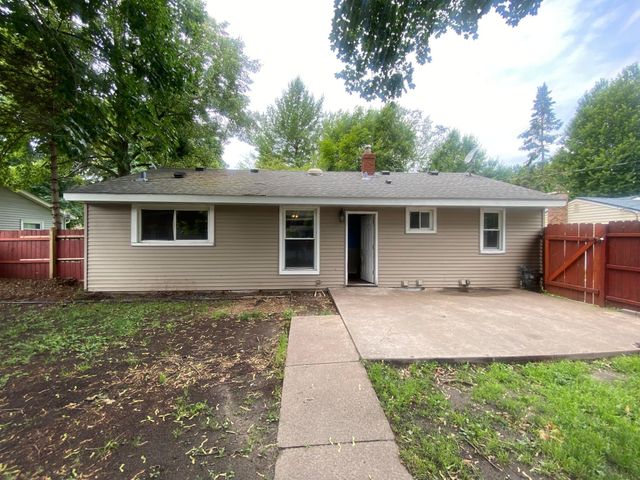 4044 Gisella Boulevard, White Bear Lake, MN 55110