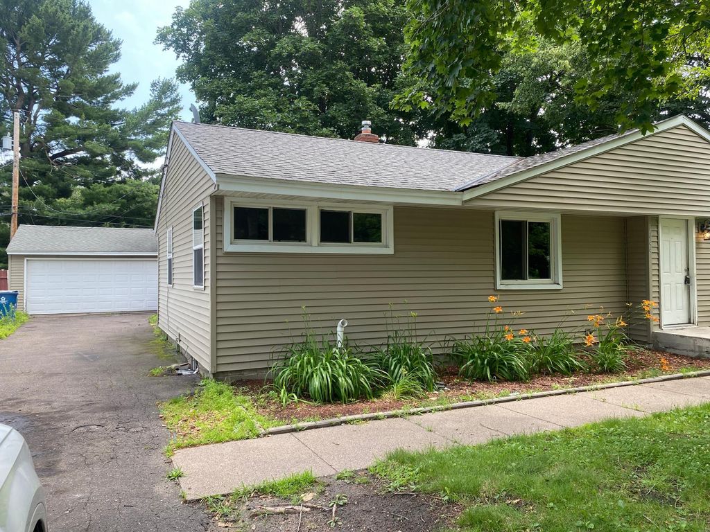 4044 Gisella Boulevard, White Bear Lake, MN 55110
