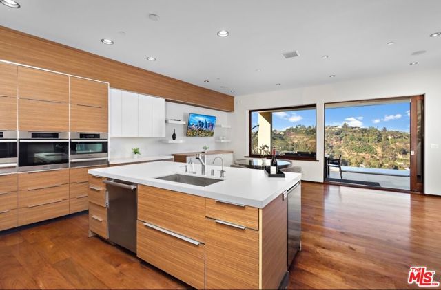 1018 Stradella Road, Los Angeles, CA 90077