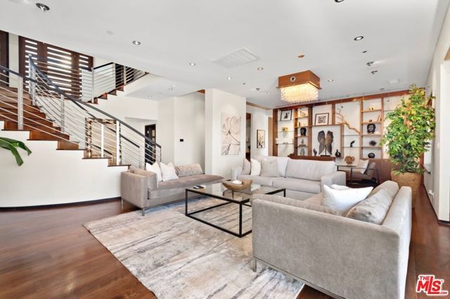 1018 Stradella Road, Los Angeles, CA 90077