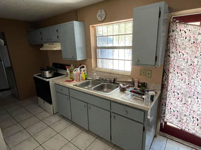 915 SW 4th Street, Delray Beach, FL 33444