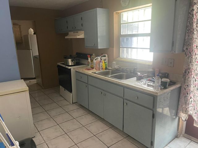 915 SW 4th Street, Delray Beach, FL 33444