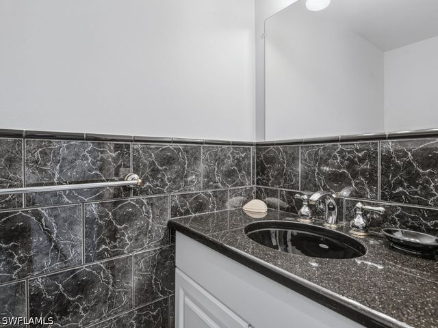 180 Seaview CT 706, Marco Island, FL 34145