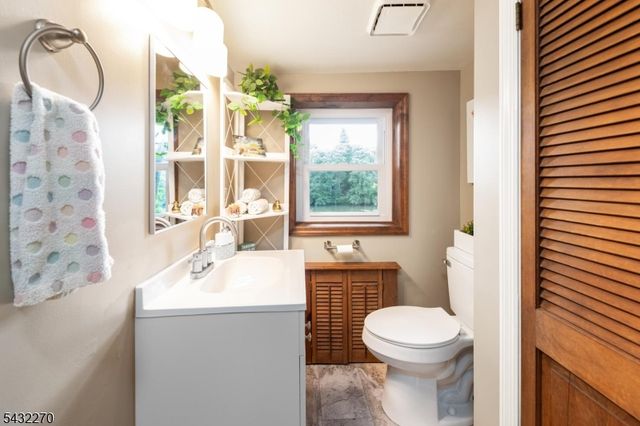 106 Poplar Grove Ter, West Milford Twp., NJ 07480