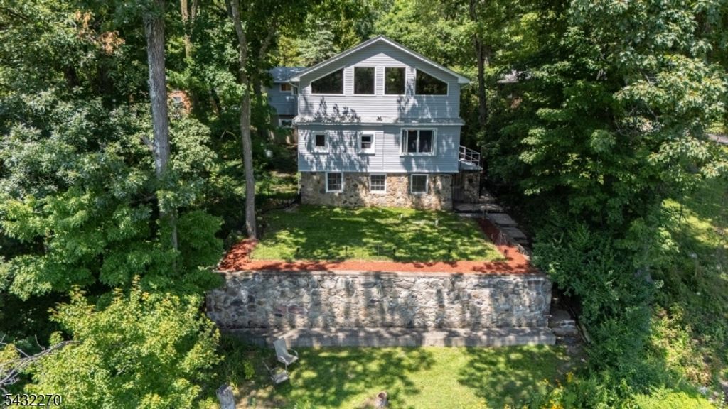 106 Poplar Grove Ter, West Milford Twp., NJ 07480