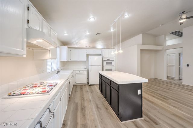 1851 Vista Pointe Avenue, Henderson, NV 89012