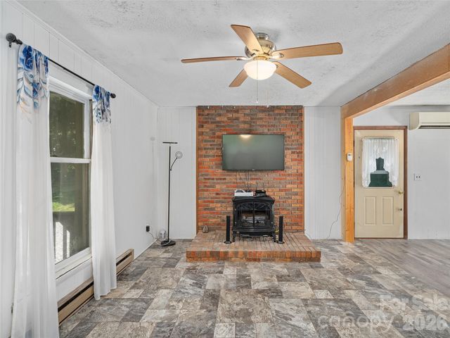 115 Hollifield Street, Spruce Pine, NC 28777