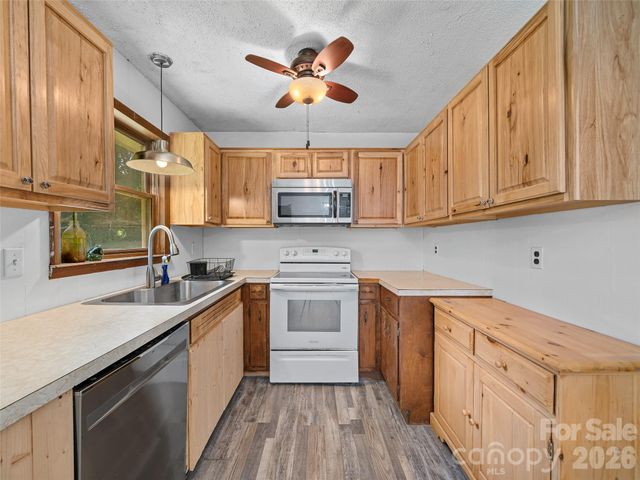 115 Hollifield Street, Spruce Pine, NC 28777