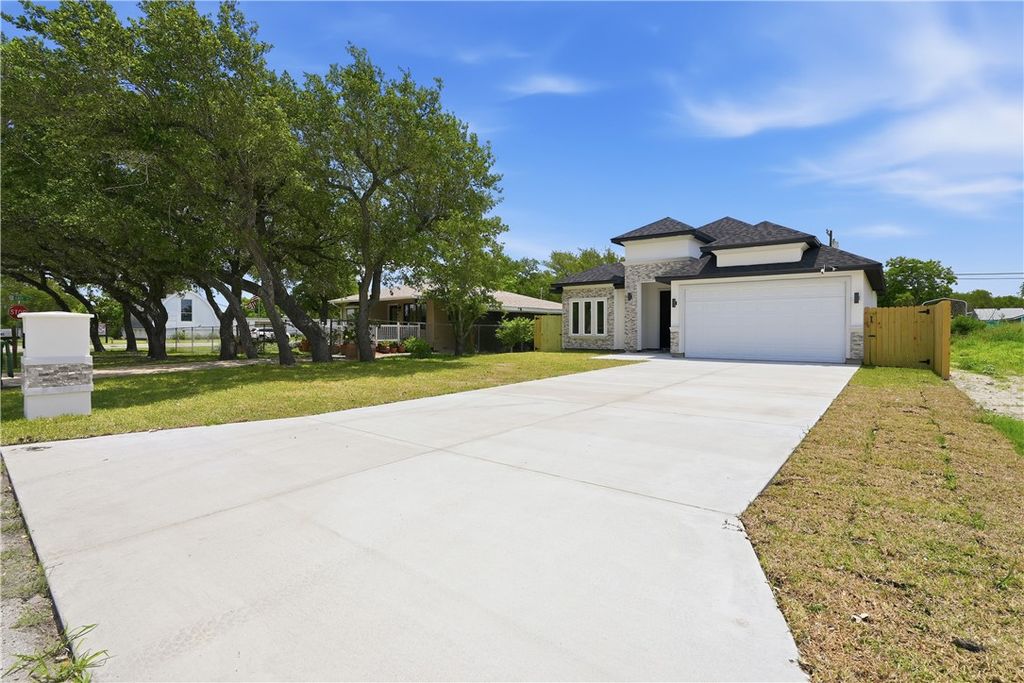 151 N 9th St, Aransas Pass, TX 78336 — photo 3