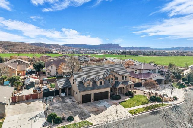 2551 S HONEY BEE CIR, Washington, UT 84780