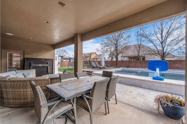 2551 S HONEY BEE CIR, Washington, UT 84780