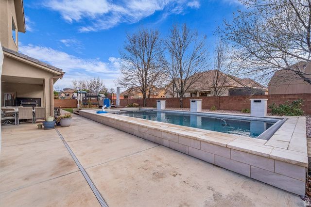 2551 S HONEY BEE CIR, Washington, UT 84780