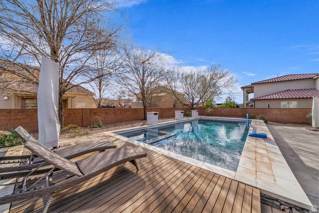 2551 S HONEY BEE CIR, Washington, UT 84780