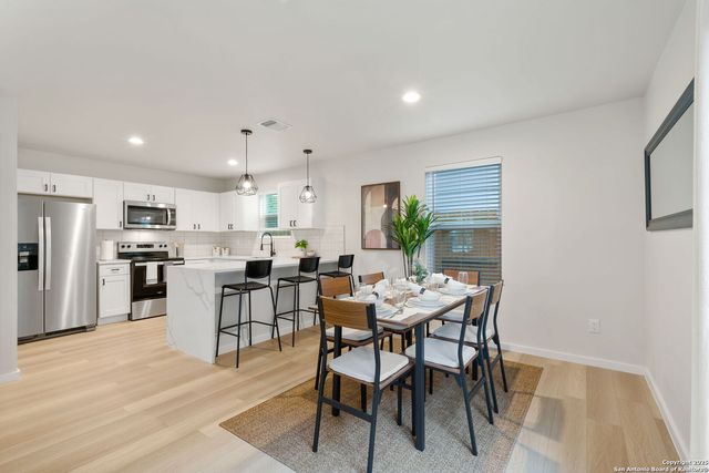 1102 S Gevers St, San Antonio, TX 78210