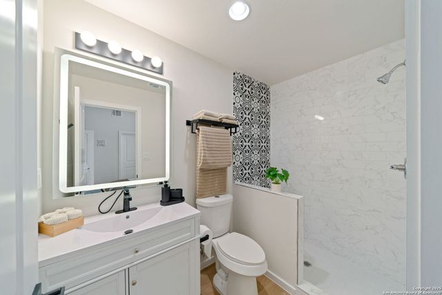 1102 S Gevers St, San Antonio, TX 78210