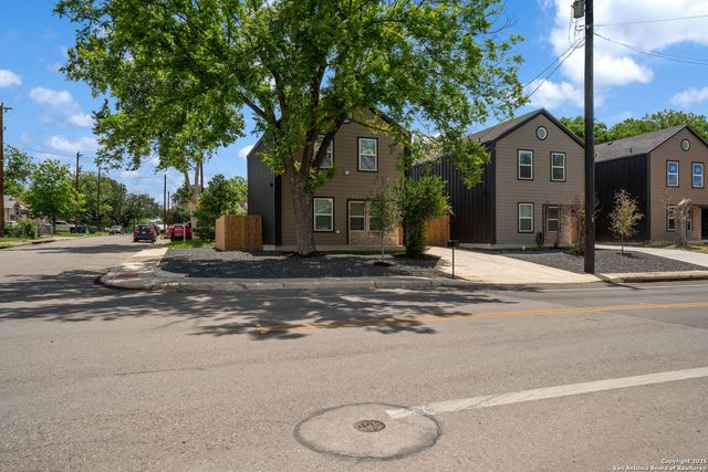 1102 S Gevers St, San Antonio, TX 78210