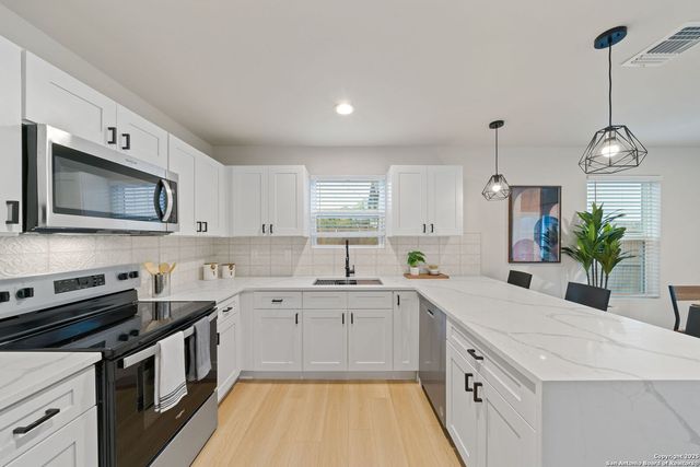 1102 S Gevers St, San Antonio, TX 78210