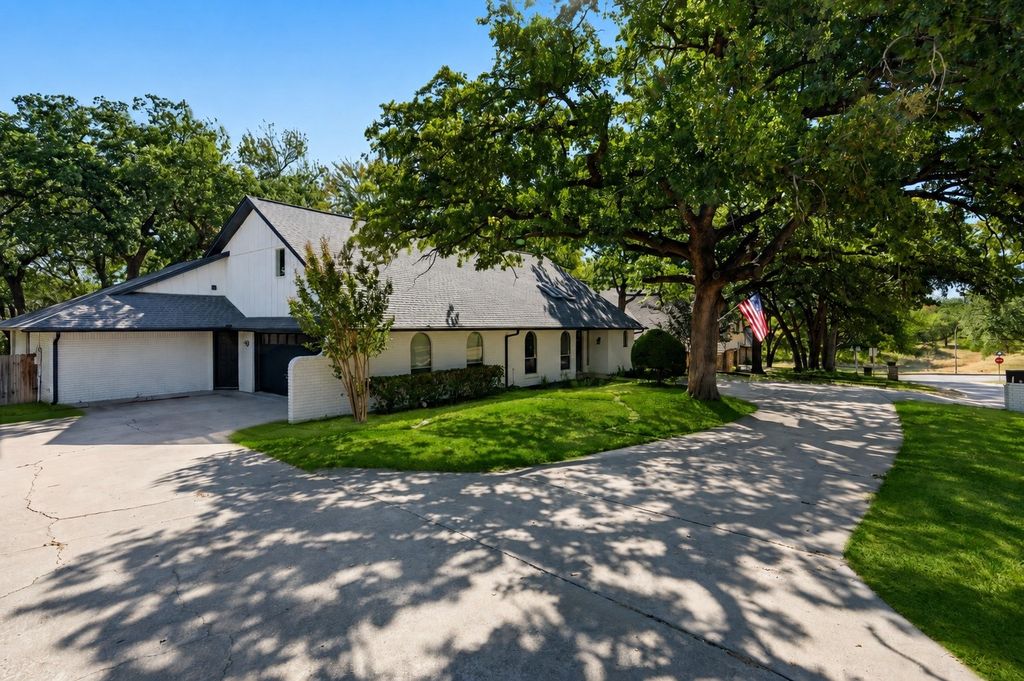 2105 Wilson Drive, Arlington, TX 76011 — exterior