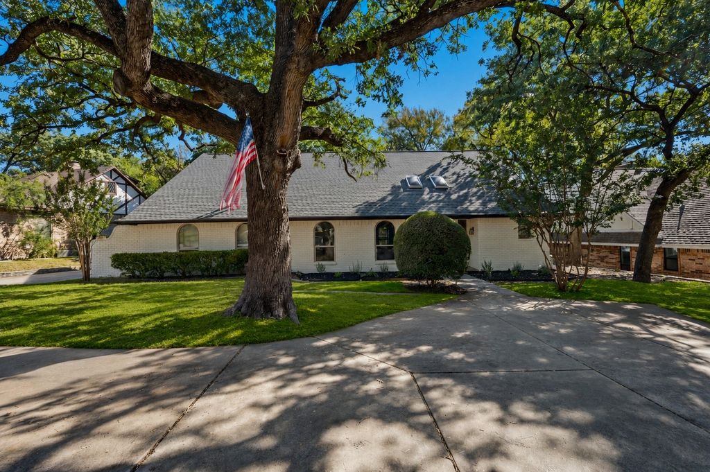 2105 Wilson Drive, Arlington, TX 76011 — photo 2