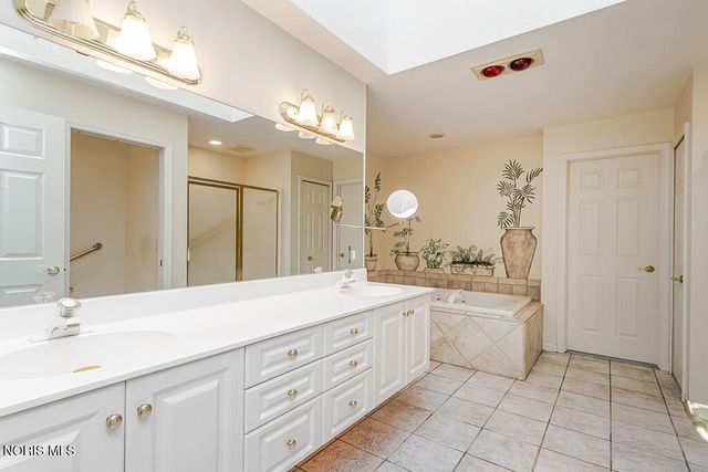 3428 Amberwood Lane, Toledo, OH 43617