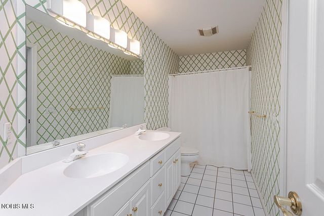 3428 Amberwood Lane, Toledo, OH 43617