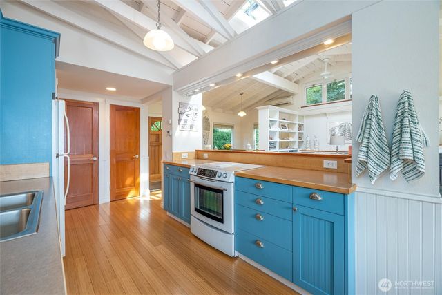 3965 Legoe Bay Road, Lummi Island, WA 98262