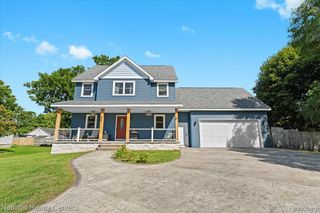 205 Lakeview Street, Holly, MI 48442