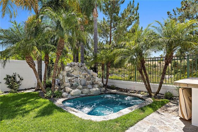 25 Golf View Drive, Rancho Santa Margarita, CA 92679