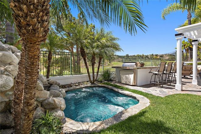 25 Golf View Drive, Rancho Santa Margarita, CA 92679