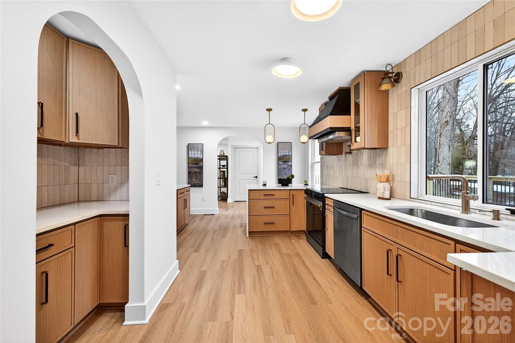 2011 E Barden Road, Charlotte, NC 28226