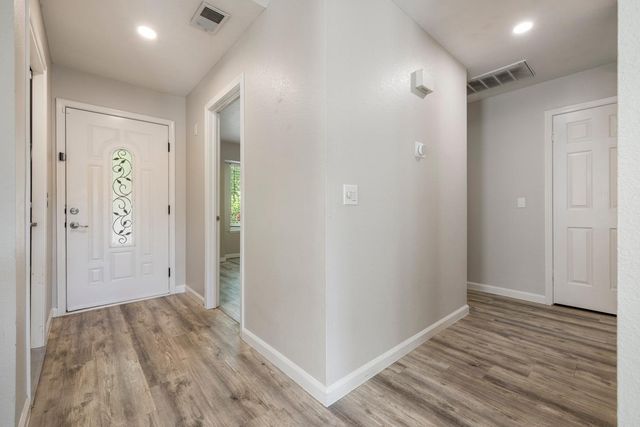 379 Shalako Dr, Oakdale, CA 95361