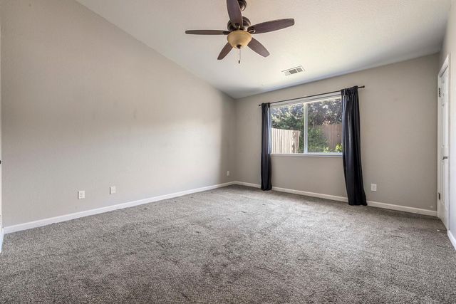 379 Shalako Dr, Oakdale, CA 95361