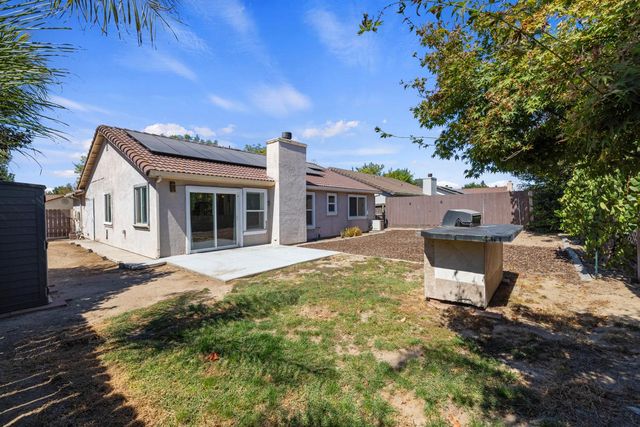 379 Shalako Dr, Oakdale, CA 95361