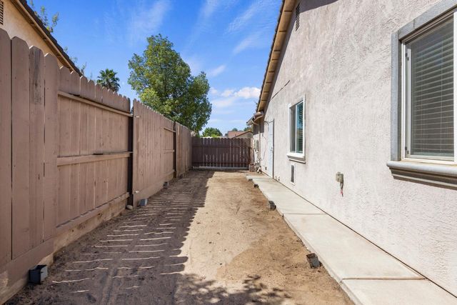 379 Shalako Dr, Oakdale, CA 95361