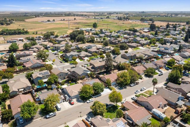 379 Shalako Dr, Oakdale, CA 95361