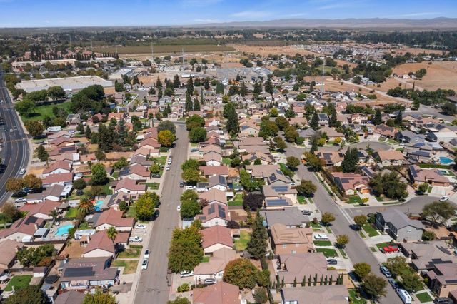 379 Shalako Dr, Oakdale, CA 95361