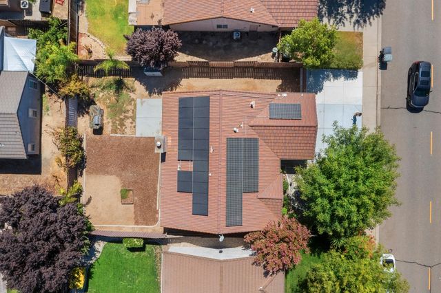 379 Shalako Dr, Oakdale, CA 95361