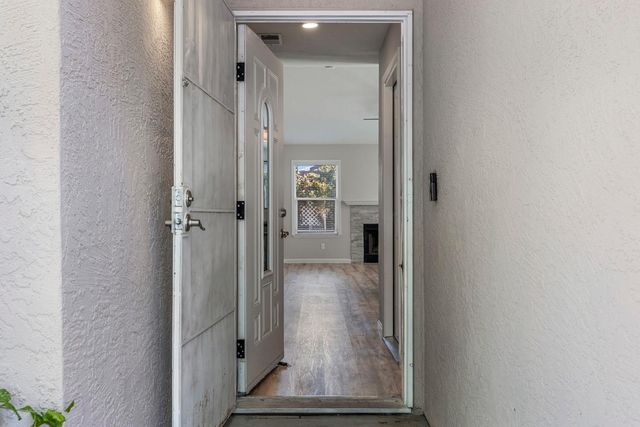 379 Shalako Dr, Oakdale, CA 95361